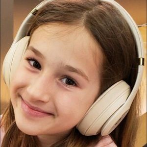 Meet your Posher, Maya